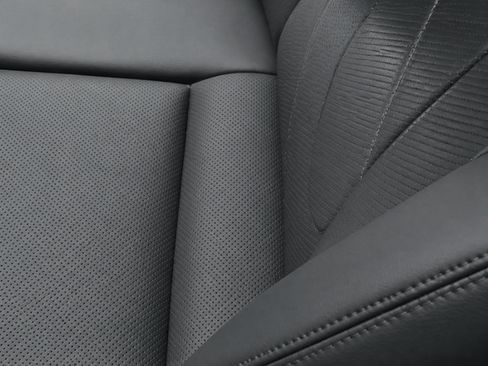 Used 2024 Toyota Highlander Platinum FWD image 17