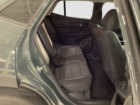 Used 2025 Chevrolet Trax LS w/ LS Convenience Package FWD image 12