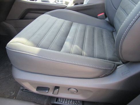 New 2025 Mitsubishi Outlander SE image 13