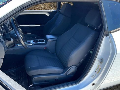 Used 2013 Dodge Challenger SXT image 19