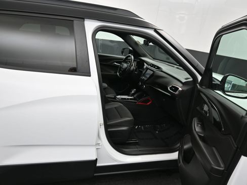 Used 2021 Chevrolet TrailBlazer RS w/ Sun and Liftgate Package FWD image 11
