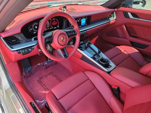 Certified 2025 Porsche 911 Carrera RWD image 4