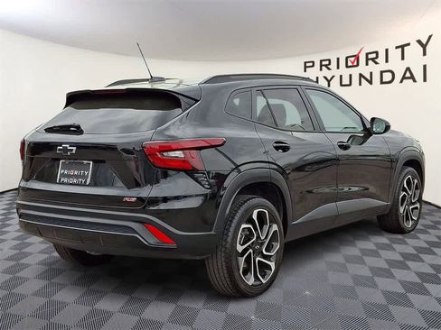 Used 2024 Chevrolet Trax RS w/ Sunroof Package image 4