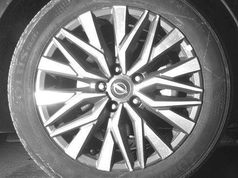 Used 2025 Nissan Altima 2.5 SV FWD image 13