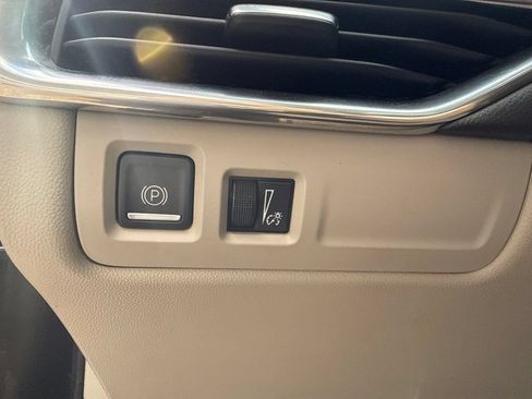 Used 2022 Cadillac XT4 Luxury w/ Cold Weather Package FWD image 26