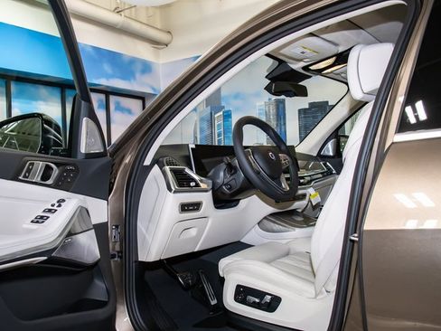 New 2026 BMW ALPINA XB7 image 13