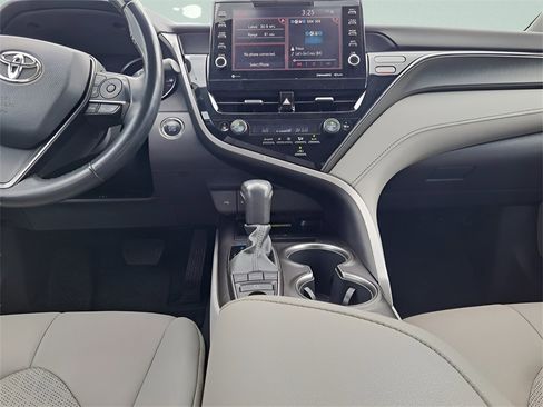 Used 2022 Toyota Camry XSE image 21