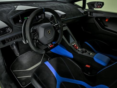Used 2022 Lamborghini Huracan STO image 19