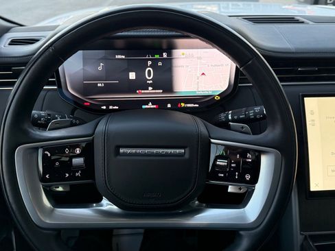 Used 2025 Land Rover Range Rover SE image 32