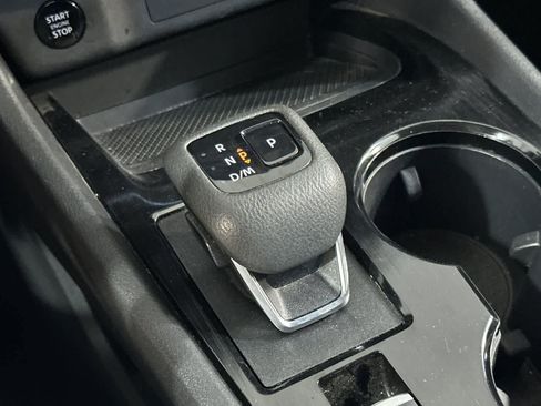 Used 2024 Nissan Rogue SV AWD/4WD image 23