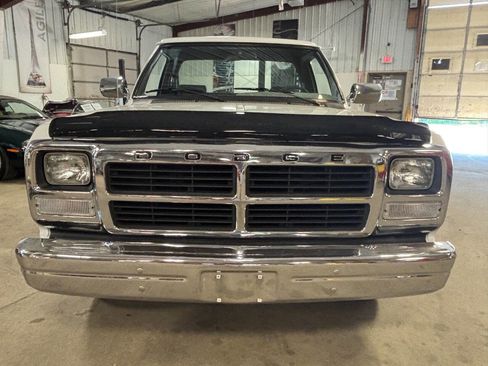 Used 1993 Dodge D/W Truck 250 RWD image 9