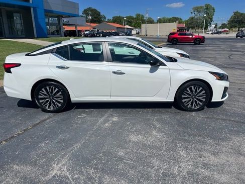 Used 2025 Nissan Altima 2.5 SV FWD image 8
