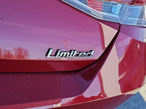 Used 2022 Hyundai Elantra Limited image 33