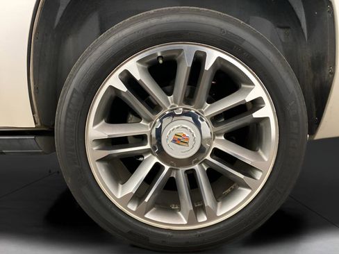 Used 2013 Cadillac Escalade Premium image 20