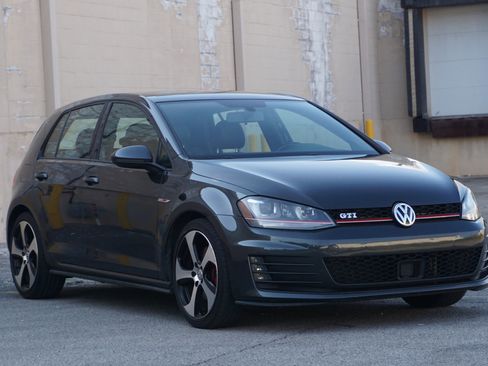Used 2015 Volkswagen GTI SE FWD image 3