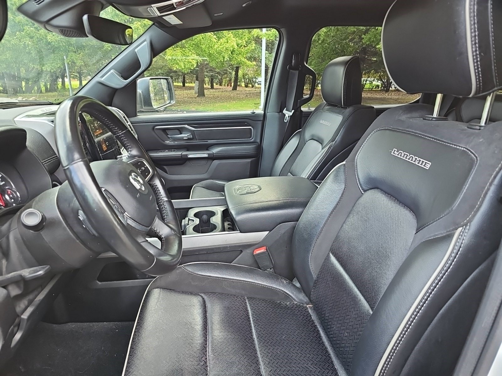 Used 2022 RAM 1500 Laramie w/ Sport Appearance Package AWD/4WD image 18