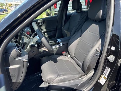 New 2025 Mercedes-Benz C 300 Sedan image 5