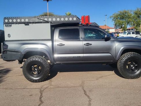 Used 2020 Toyota Tacoma TRD Sport AWD/4WD image 11