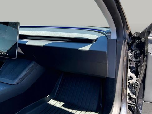 Used 2025 Tesla Model 3 RWD image 18