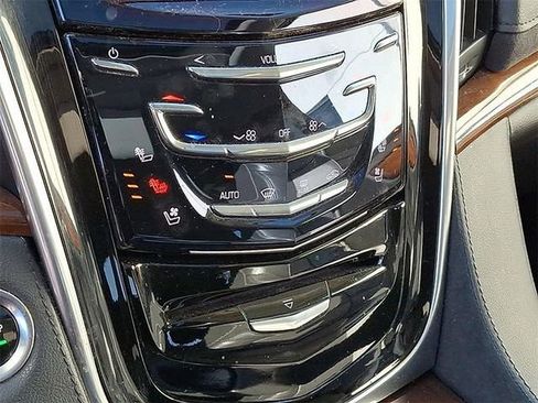 Used 2020 Cadillac Escalade Premium Luxury image 13