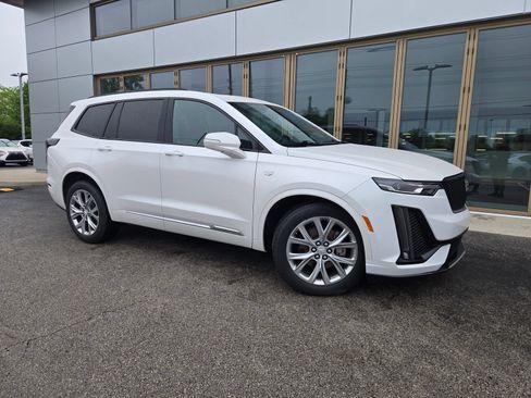 Used 2020 Cadillac XT6 Sport AWD/4WD image 2
