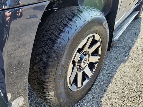 Used 2024 Toyota 4Runner Limited image 19