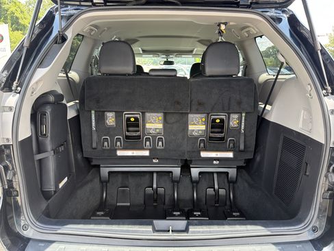 Used 2017 Toyota Sienna SE FWD image 27