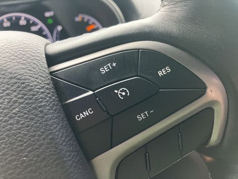 Used 2019 Jeep Grand Cherokee Overland AWD/4WD image 21