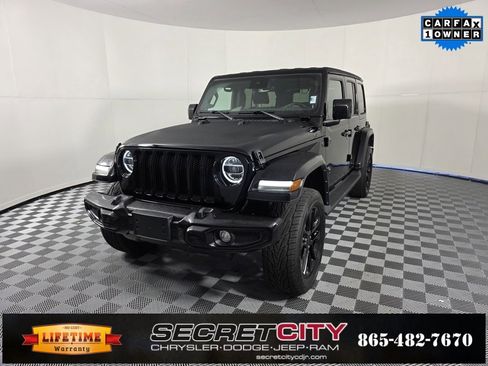 Used 2021 Jeep Wrangler Unlimited Sahara image 3