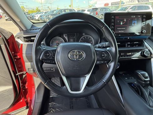 Used 2022 Toyota Venza LE image 17