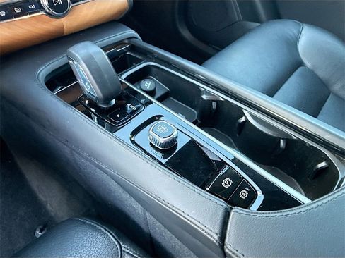 Used 2023 Volvo XC90 B5 Plus w/ Protection Package Premier image 17