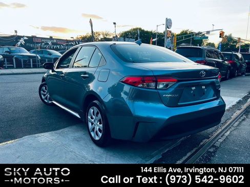 Used 2024 Toyota Corolla LE FWD image 4