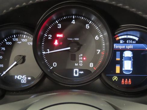Certified 2025 Porsche Macan AWD/4WD image 17