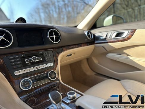 Used 2014 Mercedes-Benz SL 550 image 18