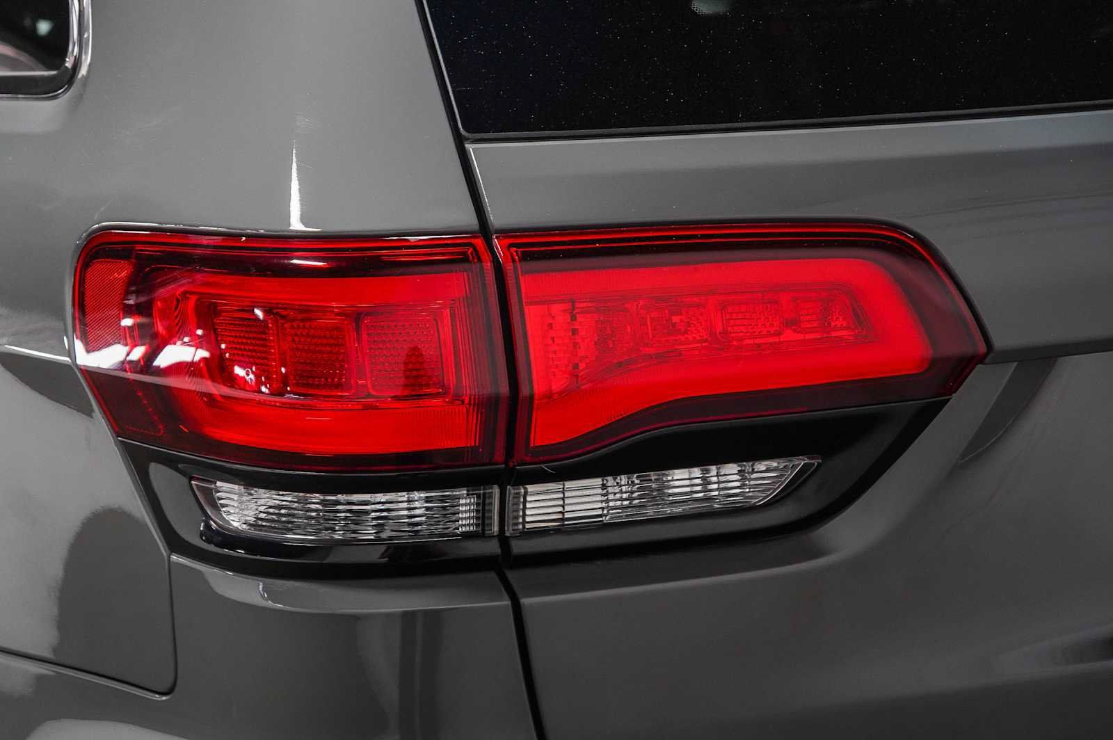 Used 2020 Jeep Grand Cherokee Altitude RWD image 9