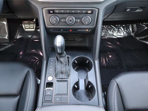 Used 2021 Volkswagen Atlas Cross Sport SE image 22