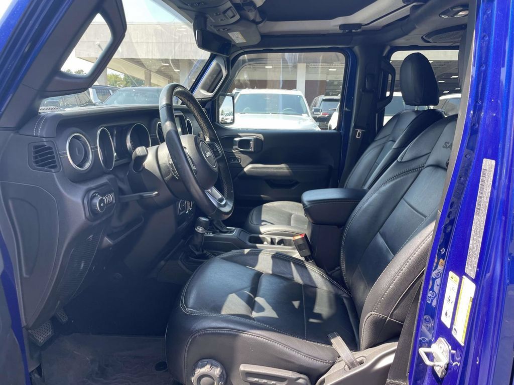 Used 2018 Jeep Wrangler Unlimited Sahara AWD/4WD image 23