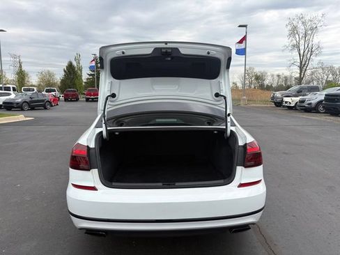 Used 2018 Volkswagen Passat 3.6 FWD image 16