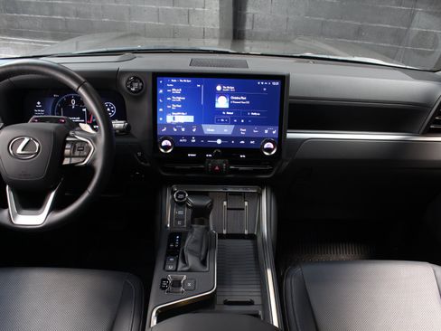 Used 2025 Lexus GX 550 w/ Cold Area Package AWD/4WD image 28