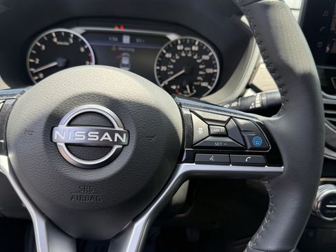Used 2025 Nissan Altima 2.5 SL FWD image 23