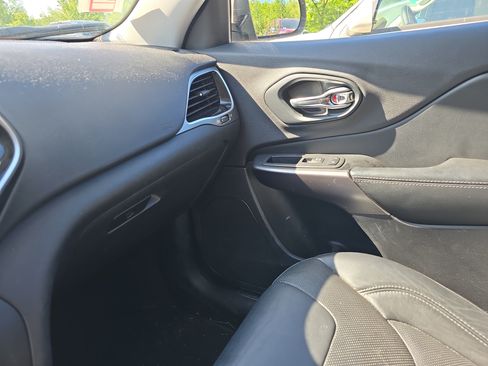 Used 2019 Jeep Cherokee Limited AWD/4WD image 27