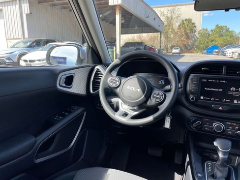 Used 2025 Kia Soul LX w/ LX Technology Package image 32
