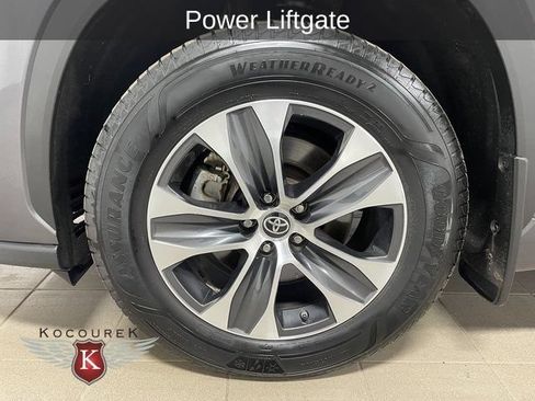 Used 2022 Toyota Highlander XLE AWD/4WD image 8