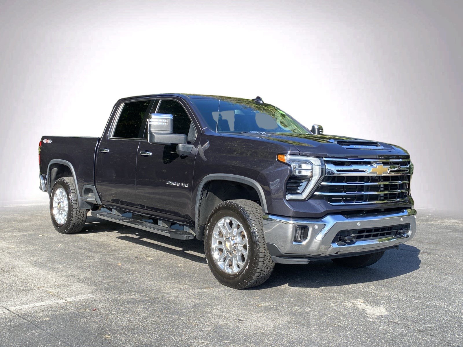 Used 2024 Chevrolet Silverado 2500 LTZ w/ LTZ Plus Package AWD/4WD image 2