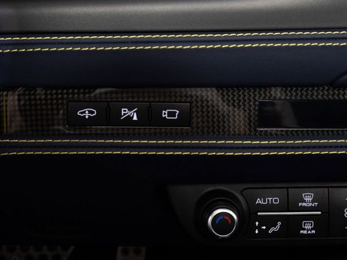 Used 2022 Ferrari F8 Tributo image 40