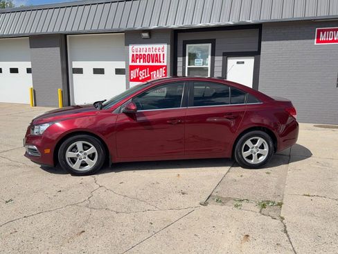 Used 2016 Chevrolet Cruze LT w/ Technology Package FWD image 3