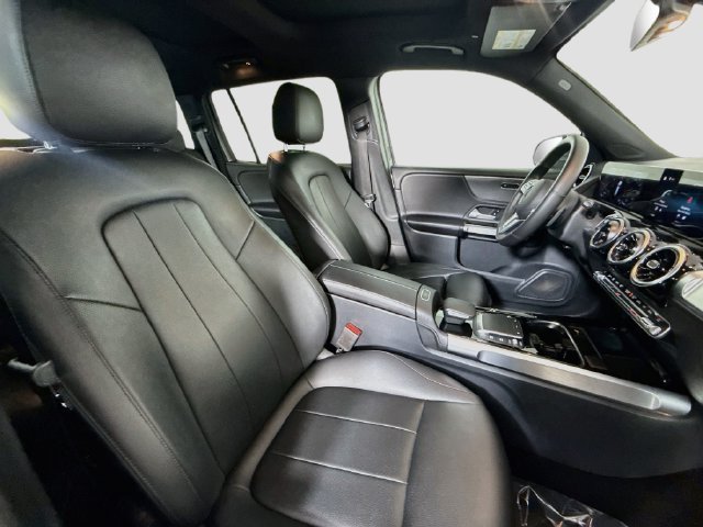 Used 2022 Mercedes-Benz GLB 250 w/ Premium Package Lite image 28