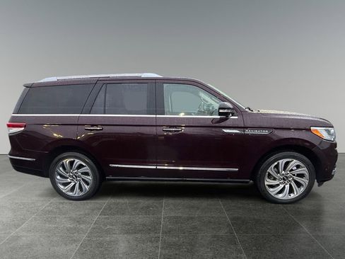 Used 2023 Lincoln Navigator Reserve image 8
