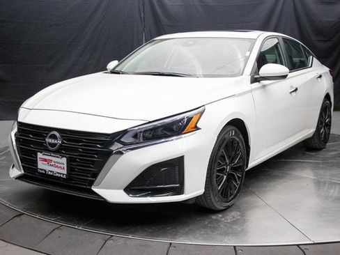 Used 2025 Nissan Altima 2.5 SV w/ SV Special Edition Package image 6