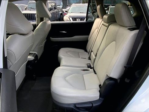 Used 2024 Toyota Grand Highlander XLE image 21